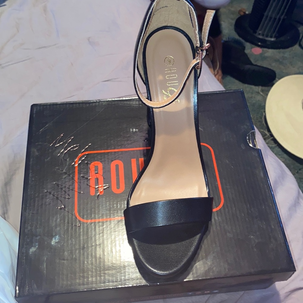 Women shoes - Picture 3 of 4